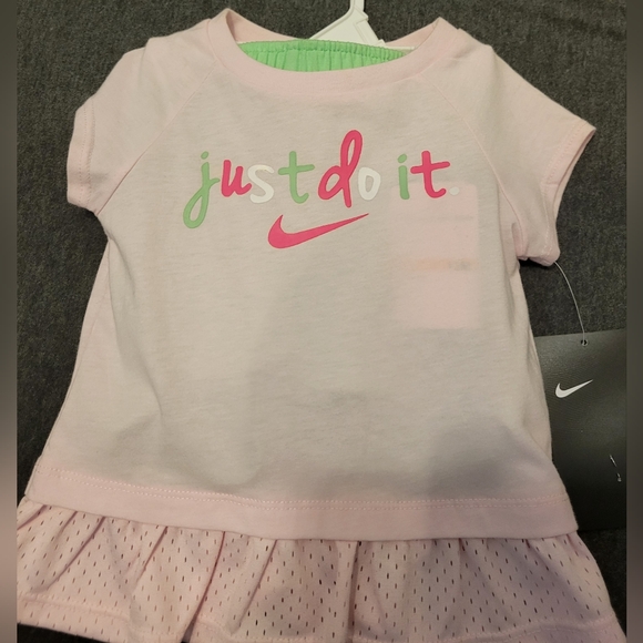 Infant girl short set, Nike, size 12 months, pink and green, new with tags - Picture 1 of 6